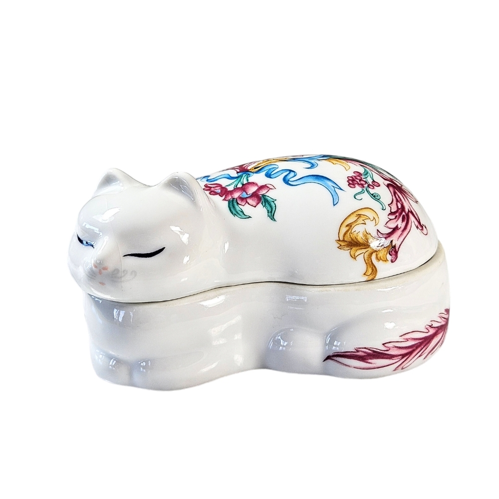 Vintage Palais De Versailles Elizabeth Arden Sleeping Cat Kitten Trinket Box